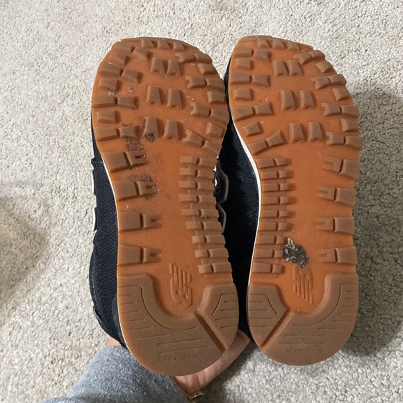 New Balance 574 Kids Black and Tan - Picture 4 of 4